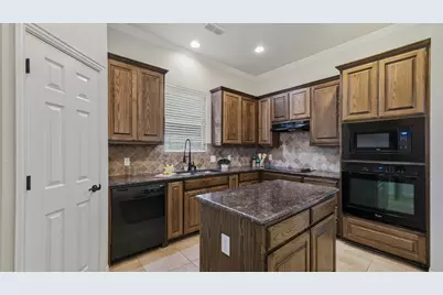 4416 Logan Circle, Granbury, TX 76049 - Photo 11