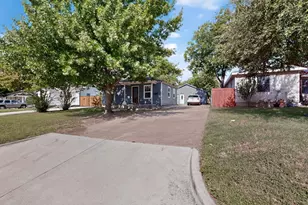 709 SE 2nd St, Grand Prairie, TX 75051 - Photo 5