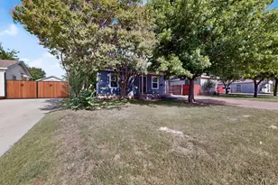 709 SE 2nd St, Grand Prairie, TX 75051 - Photo 3