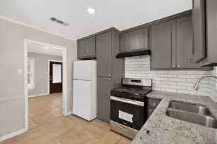 709 SE 2nd St, Grand Prairie, TX 75051 - Photo 11