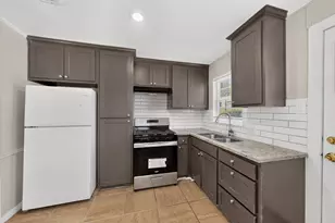 709 SE 2nd St, Grand Prairie, TX 75051 - Photo 9