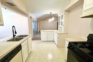 1811 Redwood St, Arlington, TX 76014 - Photo 7