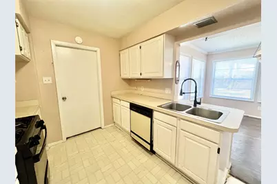 1811 Redwood Street, Arlington, TX 76014 - Photo 5