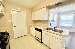 1811 Redwood St, Arlington, TX 76014 - Photo 5