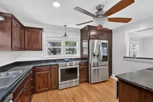 613 E Worth St, Grapevine, TX 76051 - Photo 13