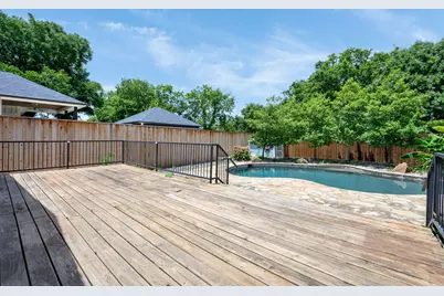 613 E Worth Street, Grapevine, TX 76051 - Photo 23