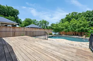 613 E Worth St, Grapevine, TX 76051 - Photo 23