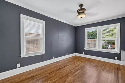 613 E Worth Street, Grapevine, TX 76051 - Photo 17