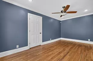 613 E Worth St, Grapevine, TX 76051 - Photo 21