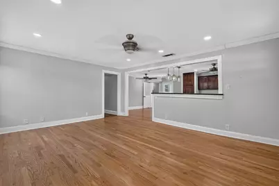 613 E Worth Street, Grapevine, TX 76051 - Photo 7