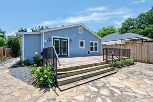 613 E Worth St, Grapevine, TX 76051 - Photo 25