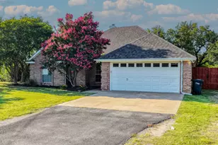 808 W Couts St, Weatherford, TX 76086 - Photo 1