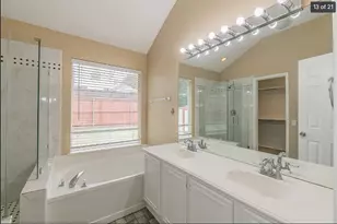 210 Madisson Dr, Euless, TX 76039 - Photo 13