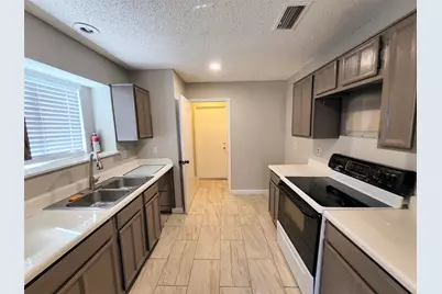 2641 Berkshire Lane, Grand Prairie, TX 75052 - Photo 7