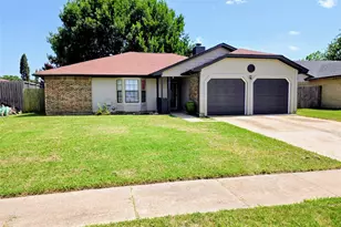2641 Berkshire Ln, Grand Prairie, TX 75052 - Photo 21