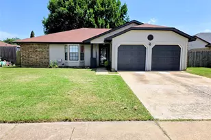 2641 Berkshire Ln, Grand Prairie, TX 75052 - Photo 1