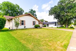 1106 Coronet St, Irving, TX 75062 - Photo 3