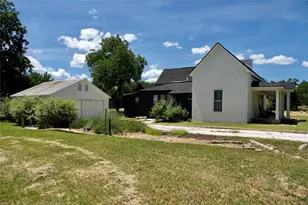 801 Reynolds St, Goldthwaite, TX 76844 - Photo 5