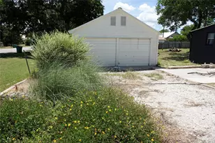 801 Reynolds St, Goldthwaite, TX 76844 - Photo 7