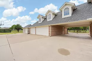 6035 Oak Hollow Dr, Burleson, TX 76028 - Photo 39