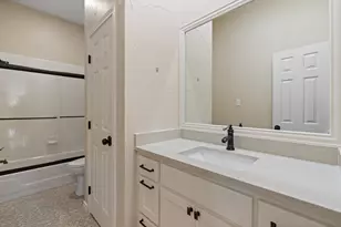 6035 Oak Hollow Dr, Burleson, TX 76028 - Photo 15