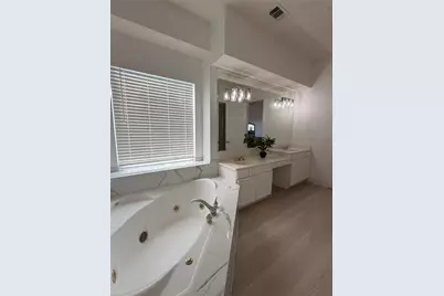 2301 Clearspring Drive S, Irving, TX 75063 - Photo 15
