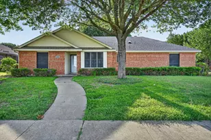 828 Haverford Ln, DeSoto, TX 75115 - Photo 1