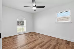 318 NE Michael Dr, Burleson, TX 76028 - Photo 13