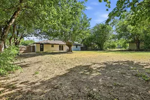 318 NE Michael Dr, Burleson, TX 76028 - Photo 23