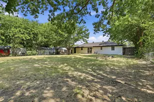 318 NE Michael Dr, Burleson, TX 76028 - Photo 23