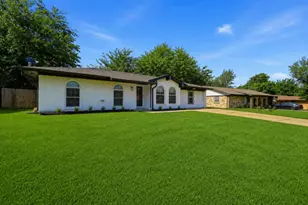318 NE Michael Dr, Burleson, TX 76028 - Photo 25