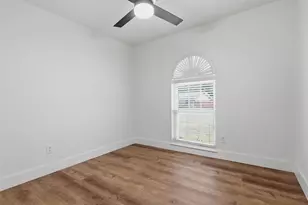 318 NE Michael Dr, Burleson, TX 76028 - Photo 17