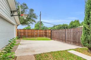 1901 Paxton Dr, Carrollton, TX 75007 - Photo 17