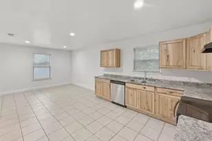 1020 Corral Dr, Granbury, TX 76048 - Photo 9