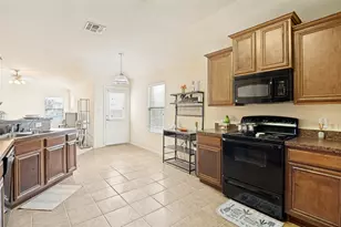 800 Canyon Pl, DeSoto, TX 75115 - Photo 13