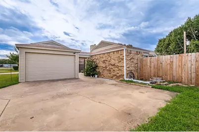 4615 Timber Run Drive, Arlington, TX 76001 - Photo 1