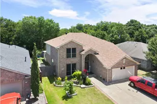 3348 Autumn View Dr, Grand Prairie, TX 75050 - Photo 3