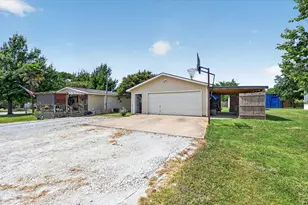 1103 Burnett Blvd, Alvarado, TX 76009 - Photo 25