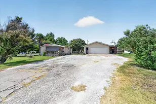 1103 Burnett Blvd, Alvarado, TX 76009 - Photo 23