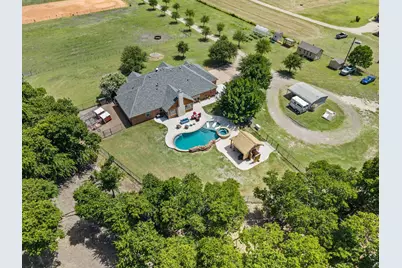 1216 West Road, Waxahachie, TX 75165 - Photo 1