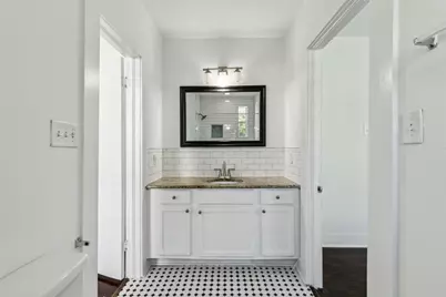 820 W 10th Street, Dallas, TX 75208 - Photo 9