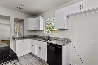 624 E Ellen Avenue, Hurst, TX 76053 - Photo 9