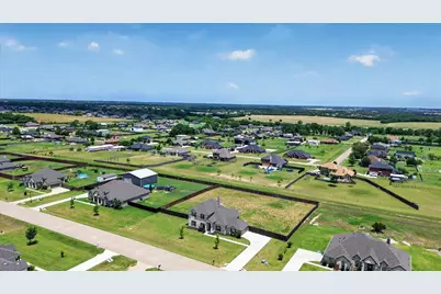 401 Berkeley Drive, Waxahachie, TX 75167 - Photo 3