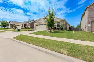 420 Red Rock Trl, Fort Worth, TX 76052 - Photo 3