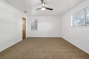 2030 Huntington Dr, Grand Prairie, TX 75051 - Photo 21