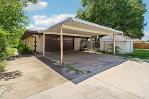 2030 Huntington Dr, Grand Prairie, TX 75051 - Photo 33