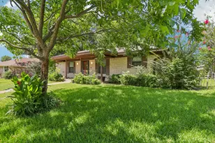 2030 Huntington Dr, Grand Prairie, TX 75051 - Photo 3
