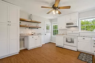 346 Lorna St, Burleson, TX 76028 - Photo 3