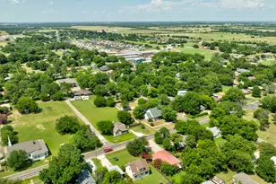 503 Sherman St, Tioga, TX 76271 - Photo 29