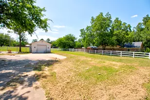 503 Sherman St, Tioga, TX 76271 - Photo 9